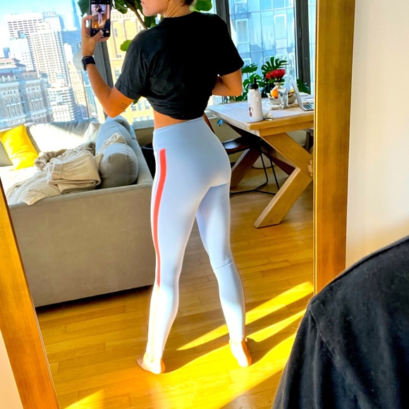 Bandier Crossover Waistband Leggings - Picture 3 of 7